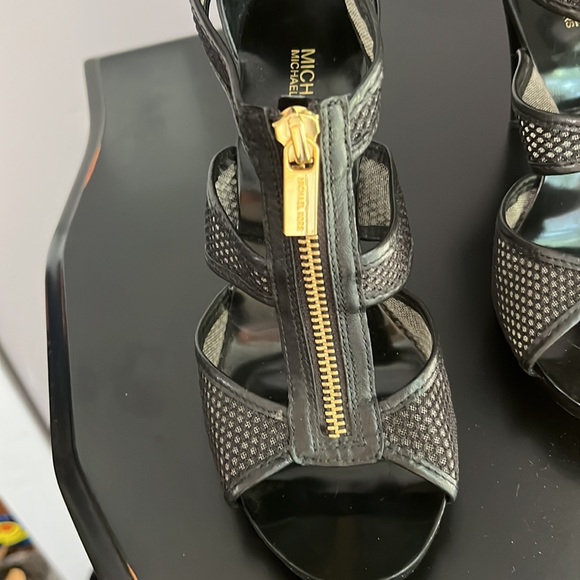 Michael Kors Berkeley T Strap Heels! - Picture 2 of 8